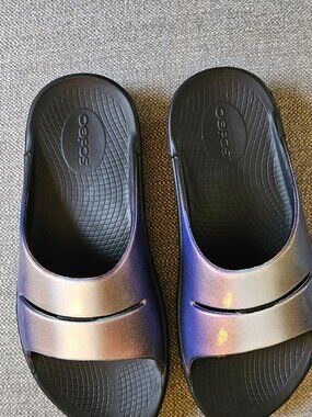 OOFOS OOahh Luxe Slides-Pending
